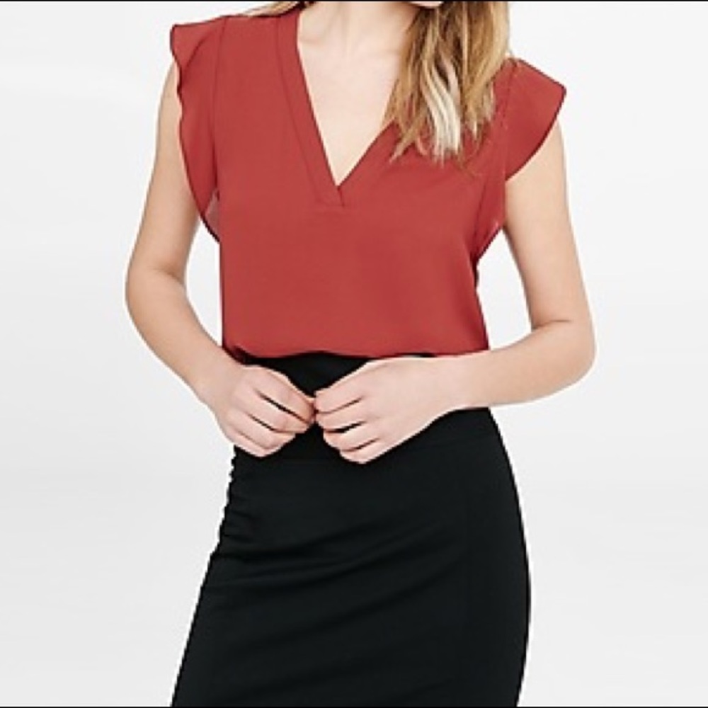 Express patterned v neck with ruffle sleeve